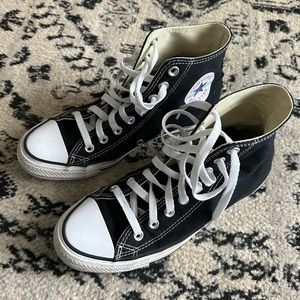 Converse black and white